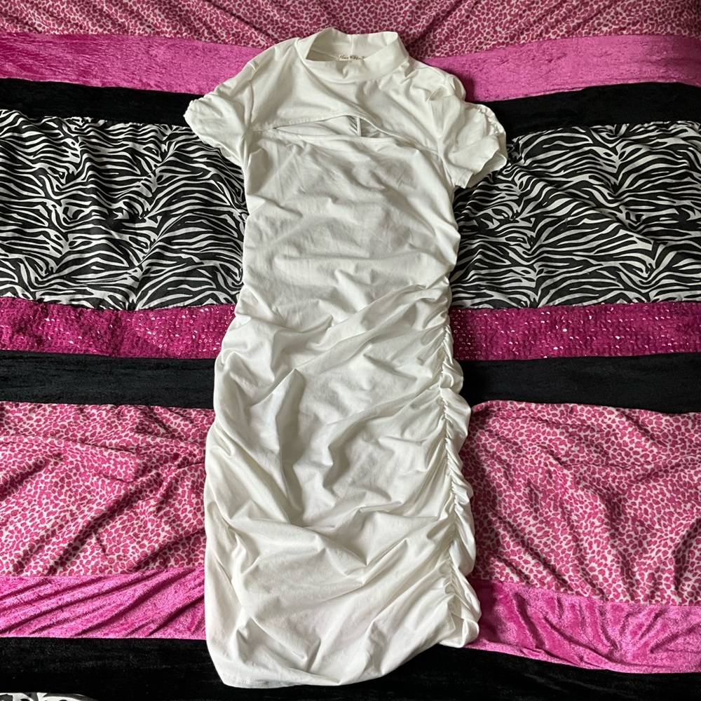 Women’s White Curvy Midi Wrinkle Dress